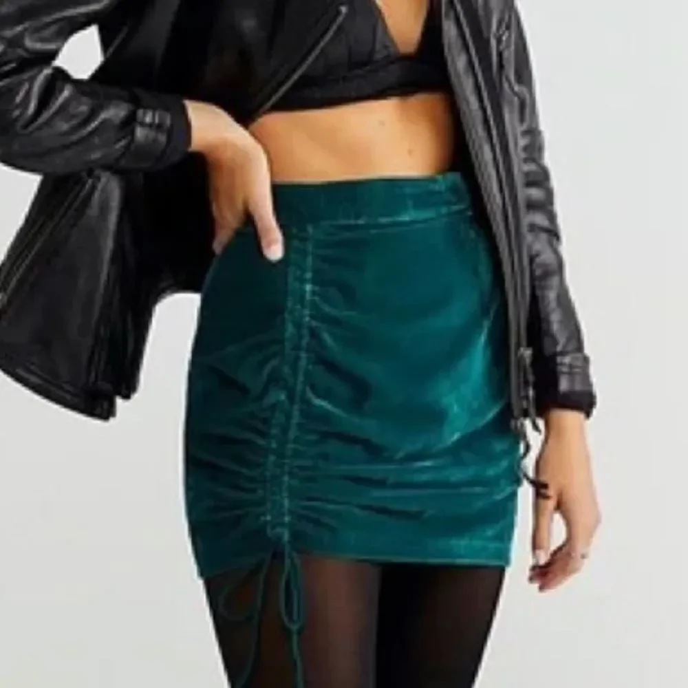 - Free People Vivienne Velvet Mini Skirt size 12